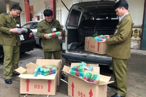 Lạng Sơn: Thu giữ 3.600 chai nước uống hương trái cây nhập lậu từ Trung Quốc