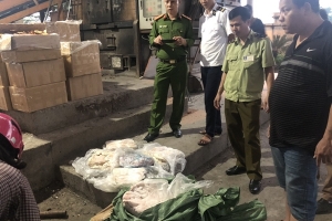 Bắc Giang: Phát hiện, thu giữ hơn 1.600kg thực phẩm không rõ nguồn gốc