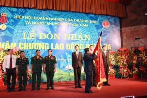 Hiệp hội Doanh nghiệp TB NKT Việt Nam nhận Huân chương Lao động hạng Ba của Chủ tịch nước