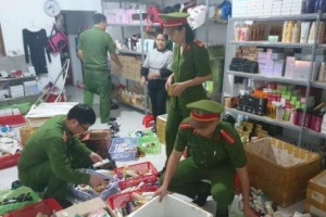 Nghệ An: Bắt quả tang xưởng sản xuất mỹ phẩm giả, nhái nhãn mác các thương hiệu nổi tiếng