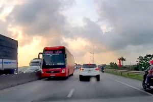 Thanh Hóa: Tước Giấy phép lái xe 2 tháng đối với tài xế xe khách đi ngược chiều