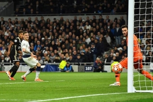 Hạ Tottenham ở bán kết lượt đi, Ajax rộng cửa vào chung kết Cup C1