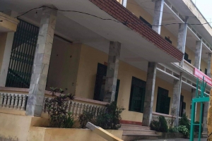 Hòa Bình: 2 học sinh Trường THCS thị trấn Đà Bắc nhập viện vì bị thanh bê tông rơi trúng đầu