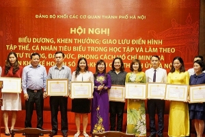 Hà Nội: Tuyên dương tập thể, cá nhân tiêu biểu trong việc thực hiện Chỉ thị số 05-CT/TW