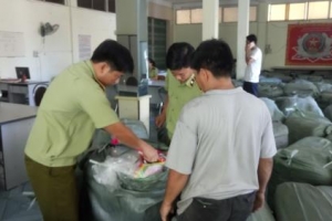 Phú Yên: Thu giữ gần 10 tấn quần áo đã qua sử dụng không rõ nguồn gốc