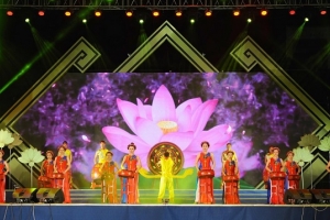 Khai mạc lễ hội Làng Sen: Lời Bác sáng đường ta đi