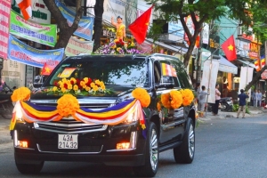 Đà Nẵng: Rực rỡ sắc màu trong lễ rước Phật đản sanh