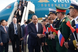 Thủ tướng đến Saint Petersburg, bắt đầu thăm chính thức Liên bang Nga