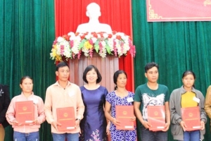 Kon Tum: Nhập Quốc tịch Việt Nam cho 38 công dân Lào