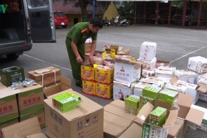 Lạng Sơn: Bắt giữ hàng tấn thực phẩm không rõ nguồn gốc