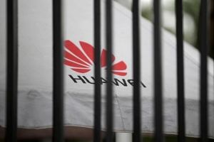 Chưa kịp ‘phản đòn’, Huawei nhận tin xấu từ Facebook
