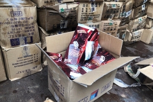 Thu giữ lượng lớn kem nhập lậu từ Trung Quốc về Việt Nam tiêu thụ