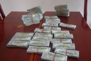 An Giang: Bắt giữ vụ thuyền máy vận chuyển 470.000 USD qua biên giới