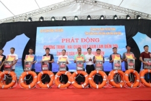 Agribank trao tặng 150 phần quà cho ngư dân vươn khơi, bám biển