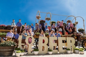 Say men bia Đức chính hiệu tại “Oktoberfest phiên bản Bà Nà”