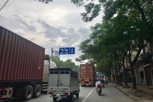Hải Phòng: Cảnh sát giao thông bị “vô hiệu hóa” vì biển báo không đúng quy chuẩn?