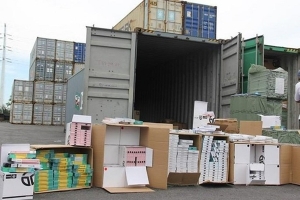 Bắt giữ 1 container phụ kiện điện thoại xuất xứ Trung Quốc gắn mác ‘Made in Việt Nam’