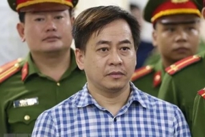 Tìm đường đào tẩu, Vũ ‘nhôm’ bị lừa hàng trăm nghìn USD