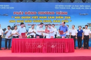 Hải quân Việt Nam: Điểm tựa cho ngư dân vươn khơi, bám biển