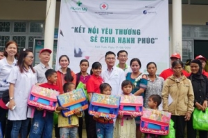 Kon Tum: Bệnh viện Hoàn Mỹ khám và phát thuốc miễn phí cho hàng trăm đồng bào nghèo