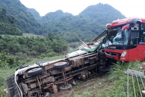 Hòa Bình: Danh tính 16 người thương vong trong vụ xe giường nằm tông xe tải