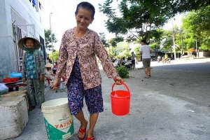 Nắng nóng kéo dài, nhiều địa phương thiếu nước sinh hoạt