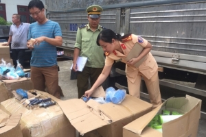 Thanh Hóa: Bắt giữ lô hàng mỹ phẩm, đồ chơi không có giấy tờ hợp lệ
