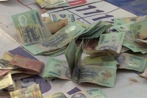 Hà Nội: Triệt phá ổ nhóm chuyên tổ chức đánh bạc, cho vay nặng lãi 365%/năm