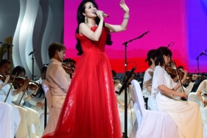 Phạm Thùy Dung trở lại ấn tượng trong live-concert “Trăng Hát”