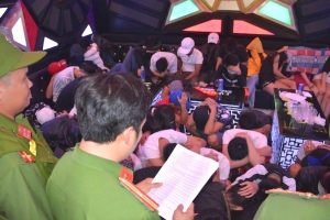 Quảng Nam: Đột kích bắt 70 đối tượng trong karaoke Diễm Linh dương tính ma túy