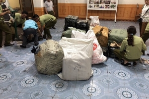 Quảng Ninh: Phát hiện 1 container hàng nhập lậu nhái thương hiệu Gucci, Nike