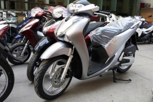 Xe Honda SH khan hàng, đại lý tăng giá bán