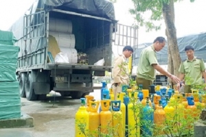 Quảng Bình: Thu giữ khối lượng lớn khí nghi là khí cười