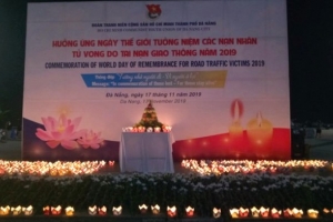 Đà Nẵng: 1.000 hoa đăng "Tưởng nhớ người đi - vì người ở lại"