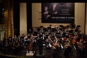 Nghệ sĩ trẻ Jonathan Swensen chinh phục khán giả Việt Nam với tiếng đàn cello