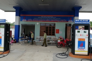 QLTT Quảng Bình: Phạt 50 triệu đồng của hàng bán xăng cao hơn giá quy định