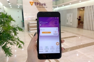 Ngân hàng nào đang tiên phong miễn nhiều loại phí cho khách hàng?