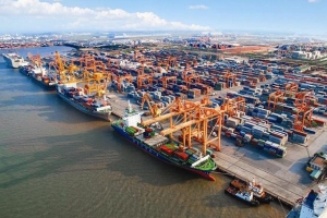 Hàng hóa thông qua cảng biển tiếp tục tăng