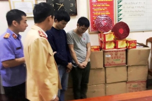 Nghệ An: Thuê xe ô tô để vận chuyển 250kg pháo lậu