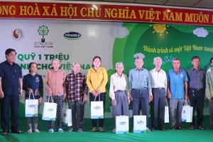 Vinamilk trồng cây xanh góp phần chống 'biến đổi khí hậu' tại Bình Định