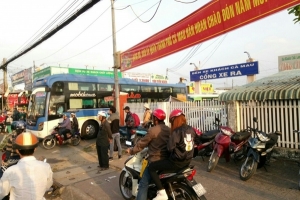 Không để người dân chậm về quê đón Tết vì thiếu tàu xe