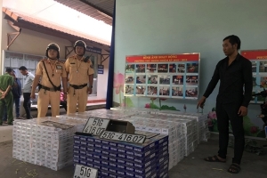TP.HCM: Phát hiện 16.000 gói thuốc lá nhập lậu, nhiều biển số giả