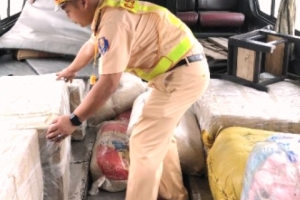 Đà Nẵng: Phát hiện hàng lậu trên xe khách