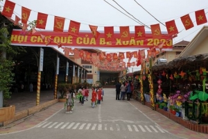 Trường MN Hoa Mai (Bình Xuyên): Tổ chức Hội chợ quê cho bé và giao lưu Bé tài năng