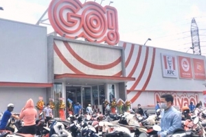 Quảng Ngãi: Hàng trăm người chen lấn ở Big C Go giữa dịch Covid-19