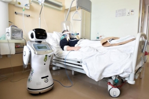 Italia đưa robot vào chăm sóc bệnh nhân Covid-19