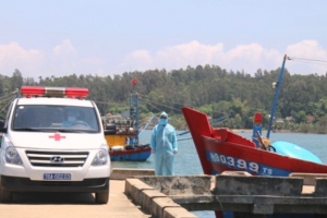 Quảng Ngãi: Bốn ngư dân trên tàu cá bị tàu hải cảnh Trung Quốc đâm chìm ở Hoàng Sa đã vào bờ an toàn
