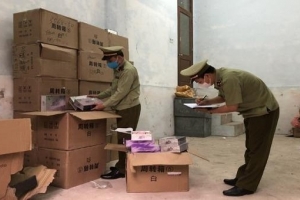 Thu giữ gần 500 hộp mỹ phẩm trắng da không rõ nguồn gốc