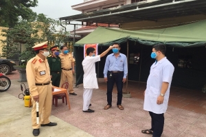Thanh Hóa: Cảnh sát giao thông huyện Hoằng Hóa lập chốt kiểm soát phòng chống dịch Covid-19 “Lá chắn thép kịp thời”