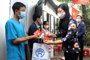 MTTQ Thành phố Hà Nội hỗ trợ bệnh nhân tại xóm chạy thận Ngọc Hồi